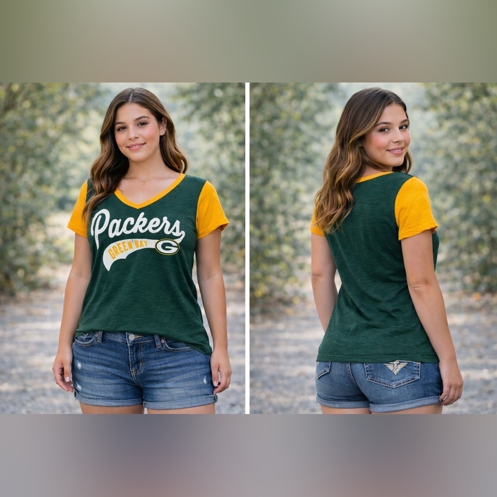 NFL Team apparel Green Bay Packers size small V-neck T-shirt